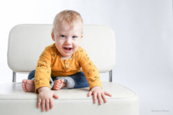 portrait photo d'enfant orange des Pyrénées