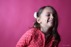 portrait photo enfant rose des Pyrénées