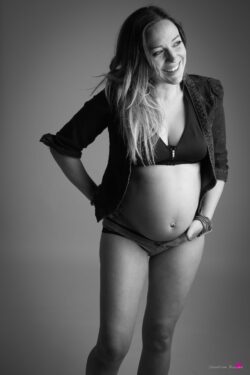 Portrait studio photo de grossesse de Lourdes