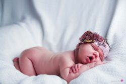 Photo de bébé endormi dans les Pyrénées