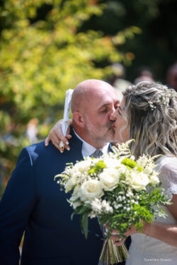 reportage photo mariage bisous dans les Pyrénées