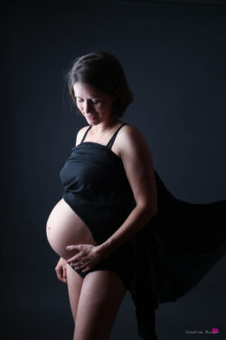 Portrait de grossesse élégant dans les Pyrénées