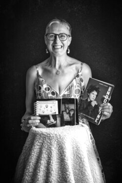portrait photo de femme joyeuse des Pyrénées