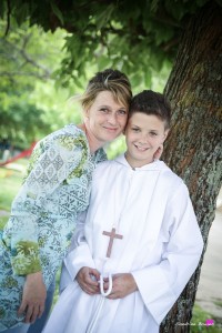 photographe-reportage-communion-landes-aire-sur-adour-exterieur-maman