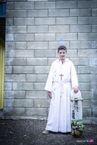 photographe-reportage-communion-landes-aire-sur-adour-exterieur-skateboard