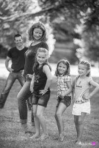 portrait de famille en extérieur au parc