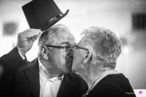11-photographe-reportage-anniversaire-mariage-gers-saint-germee-bisous